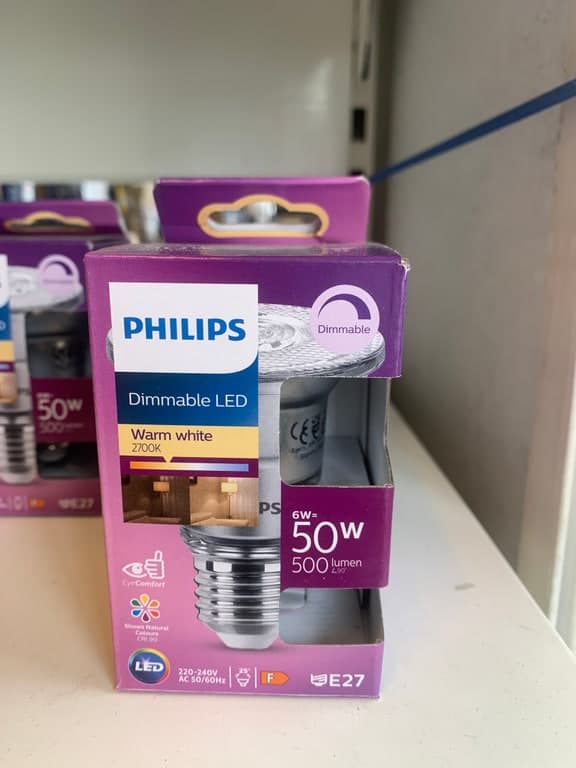 Philips Dimmable LED E27 6W (50W) 2700K Warmweiß 500lm