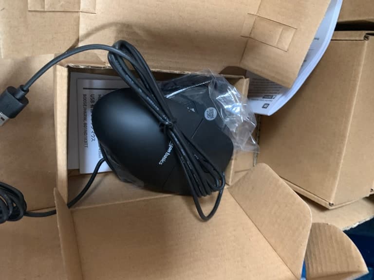 Amazon Basics USB-Maus schwarz kabelgebunden (Klein-Verpackung in Versandkarton)